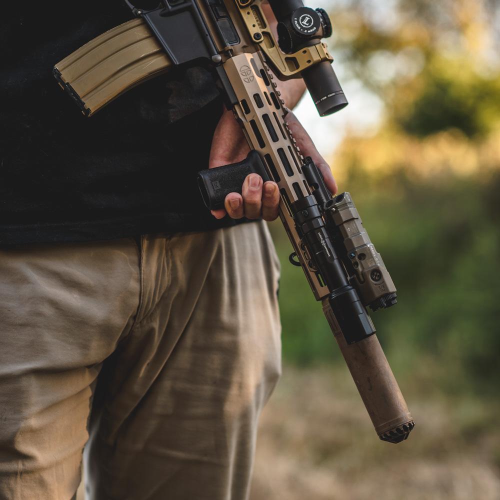 Cloud Defensive Rein 3.0 Weapon Light 1250 Lumens Picatinny Mount Black Picture of Cloud Defensive 3.0 H/O REINlight 100000Candela DuelFuel picmount Remte/LCSbatt/charger Blk